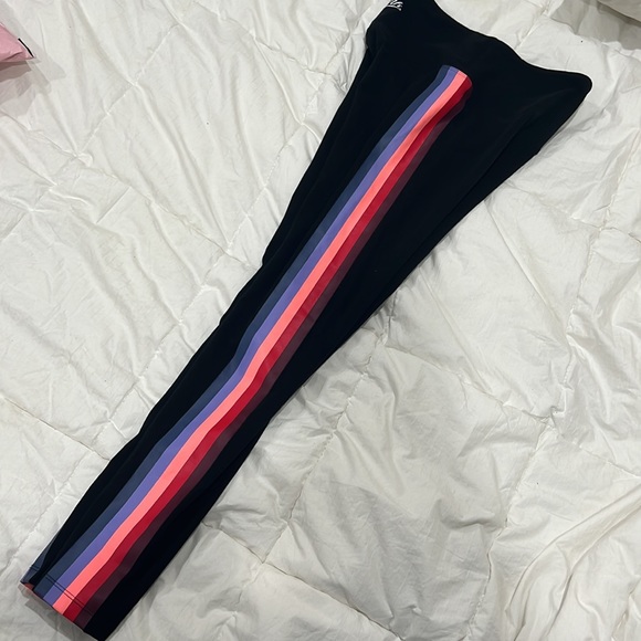 💜Pink VS Yoga Leggings - Picture 10 of 16